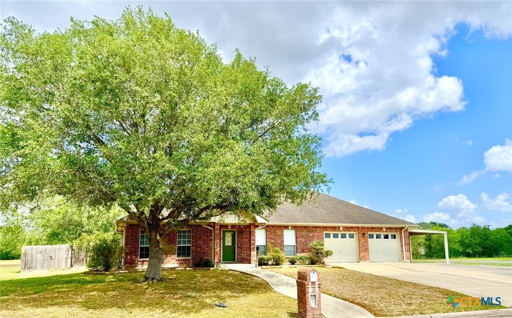 Photo of 415 S Trinity Street, Edna, TX 77957 (MLS # 610987)