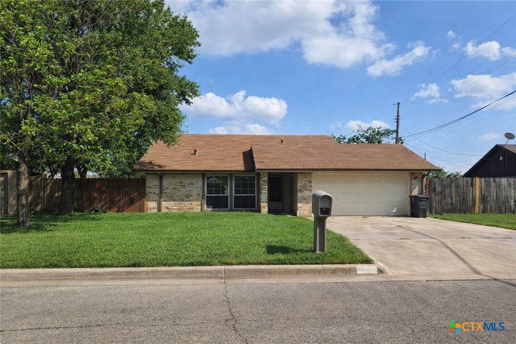 Photo of 1518 Dallas Street, Killeen, TX 76541 (MLS # 610970)