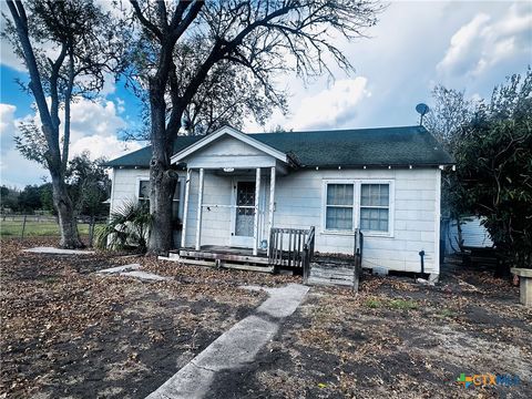 Photo of 701 W May Street, Yoakum, TX 77995 (MLS # 596666)