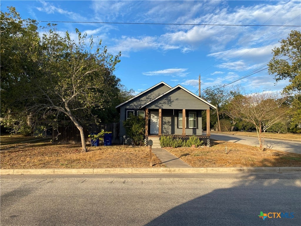 Photo of 303 Avenue I Corner, Shiner, TX 77984 (MLS # 626467)