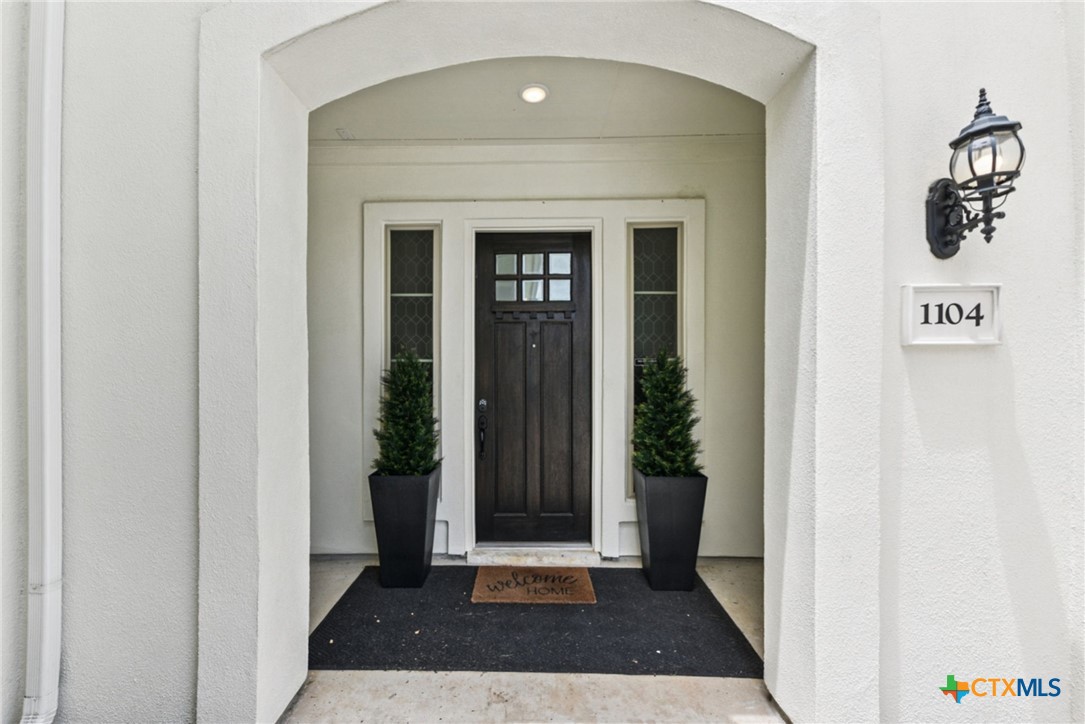 1104 Scenic Oaks Drive