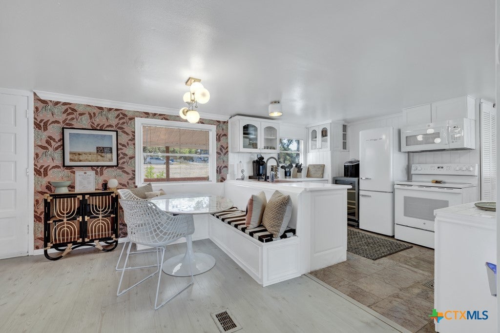 Photo of 901 Glenn Drive, Canyon Lake, TX 78133 (MLS # 604787)