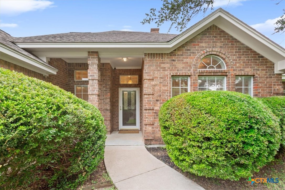 1002 Crescent Drive