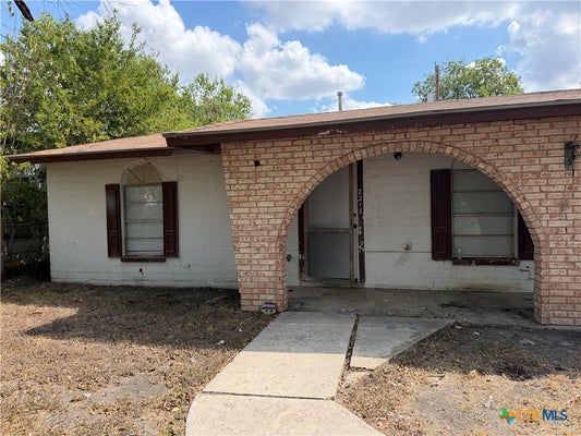 2217 N GUADALUPE ST, SEGUIN, TX 78155 - Image b6f87dee865b8bf31920c1ba41a2bd64/241780393