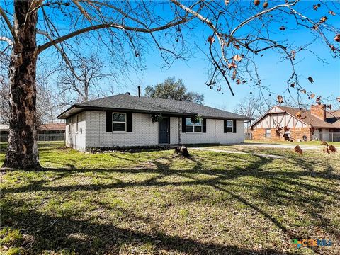 Photo of 803 W 25th Street, Cameron, TX 76520 (MLS # 605562)