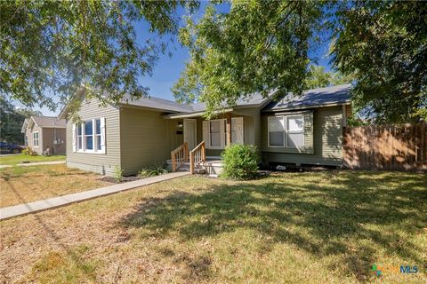 Photo of 1110 Buena Vista Avenue, Victoria, TX 77901 (MLS # 595834) Photo of 1110 Buena Vista Avenue, Victoria, TX 77901 (MLS # 595834)