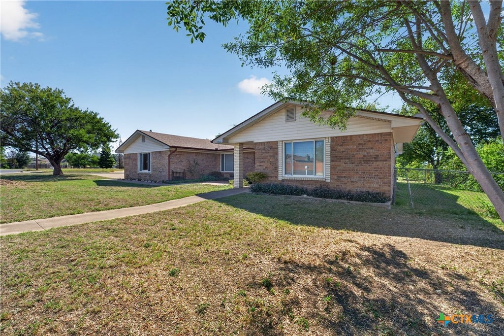 Photo of 2312 Lake Road, Killeen, TX 76543 (MLS # 628113)