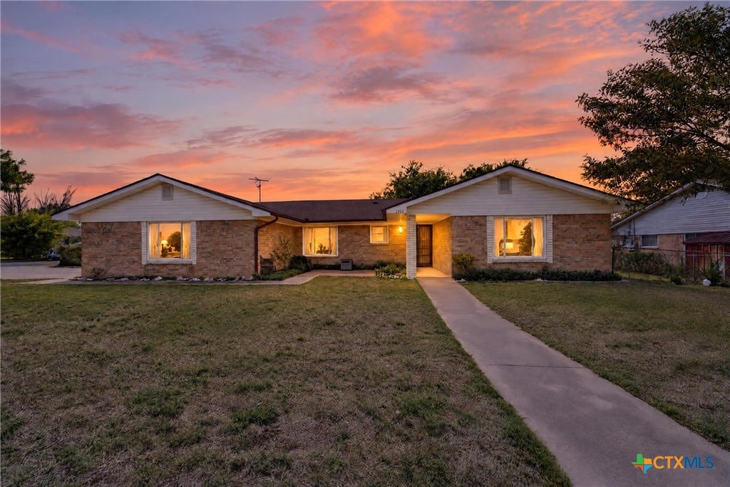 Photo of 2312 Lake Road, Killeen, TX 76543 (MLS # 628113)