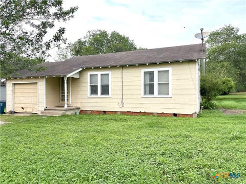 Photo of 314 E North Street, Goliad, TX 77963 (MLS # 616811)