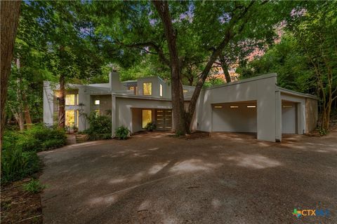 Photo of 3001 White Oak Drive, Temple, TX 76502 (MLS # 615383)