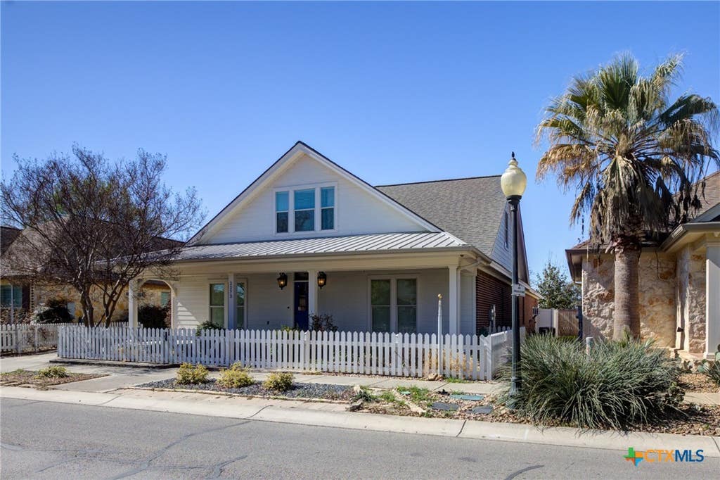 Photo of 2273 Gruene Lake Drive, New Braunfels, TX 78130 (MLS # 605386)
