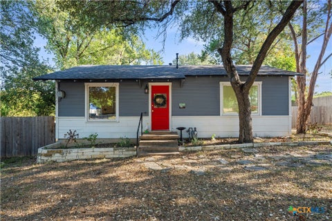 Photo of 140 E 15th Avenue, Belton, TX 76513 (MLS # 624732)