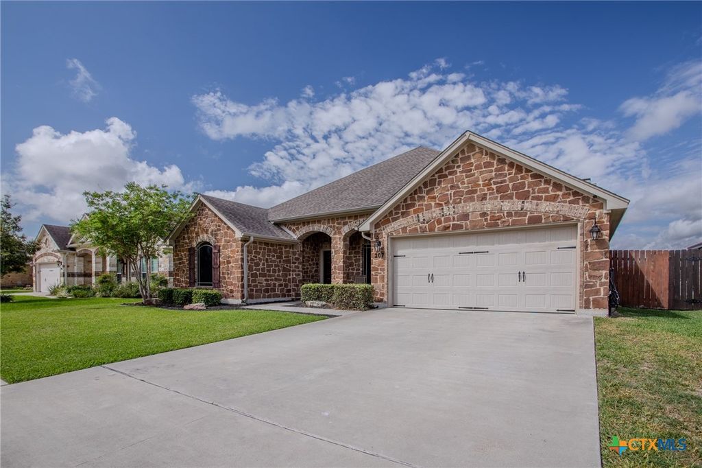 Photo of 207 Brushy Creek, Victoria, TX 77904 (MLS # 610251)