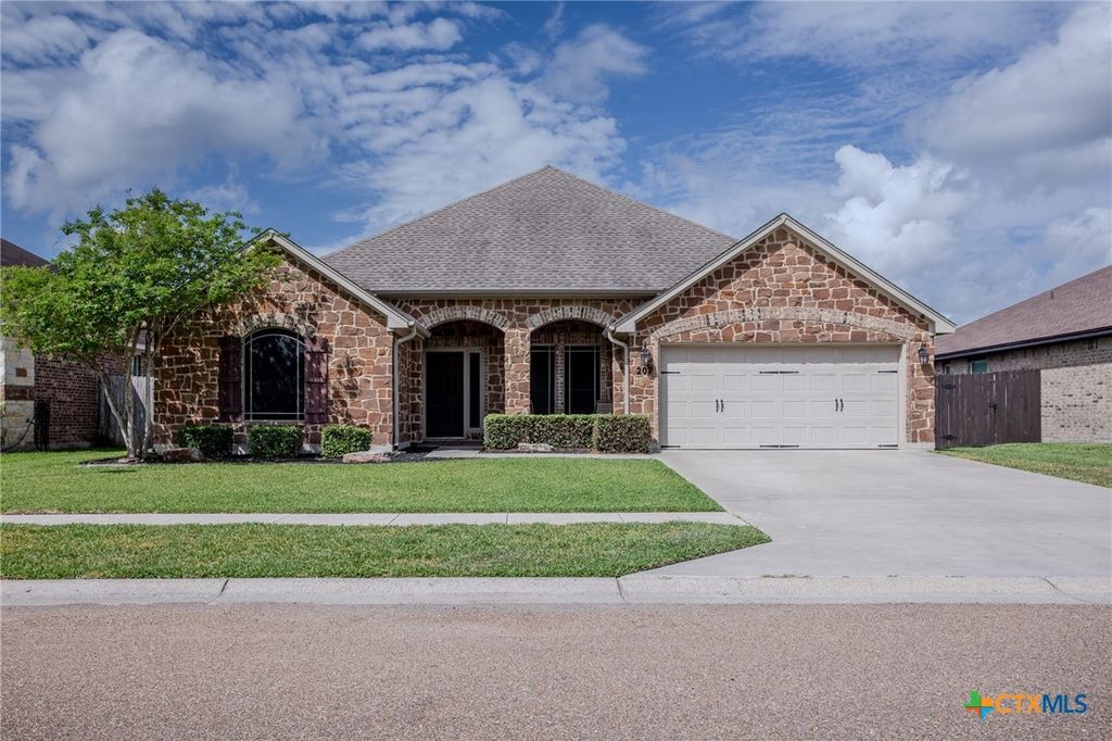 Photo of 207 Brushy Creek, Victoria, TX 77904 (MLS # 610251)