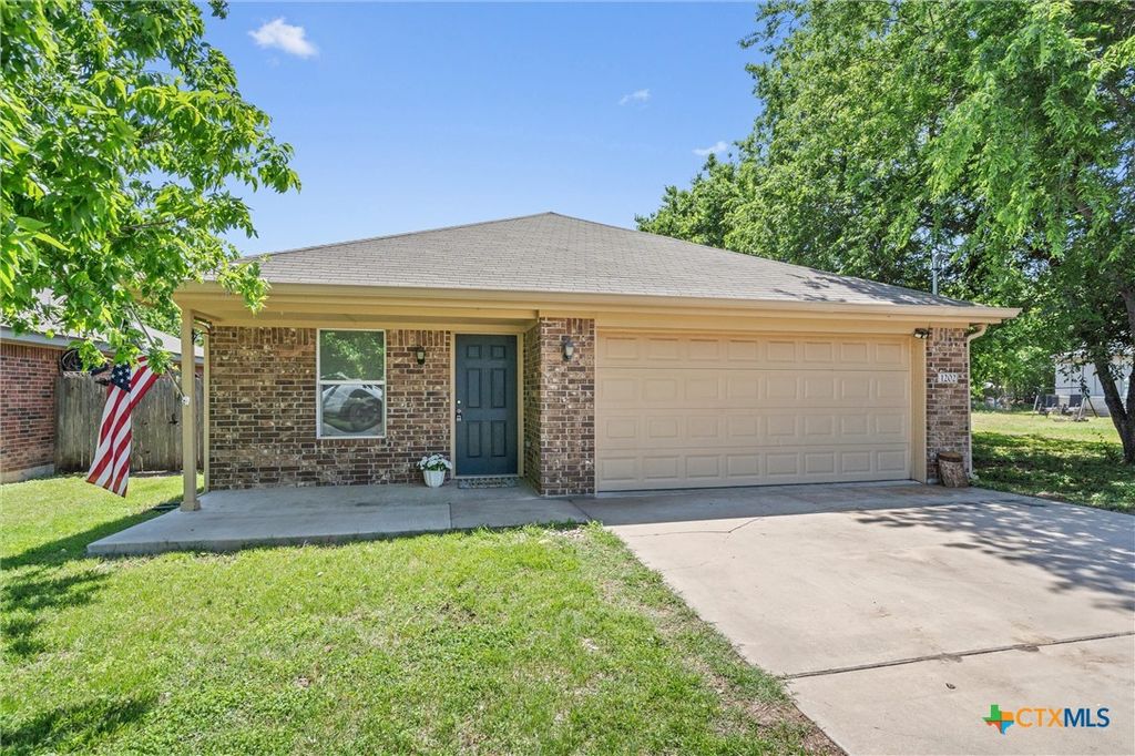 Photo of 1202 E Avenue F, Lampasas, TX 76550 (MLS # 611403)