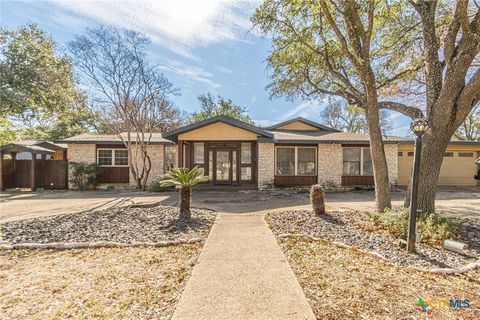 Photo of 17 Ridge Drive, New Braunfels, TX 78130 (MLS # 604034)