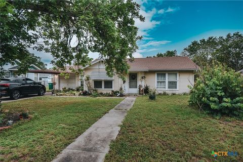 Photo of 904 Melrose Avenue, Victoria, TX 77901 (MLS # 612873)