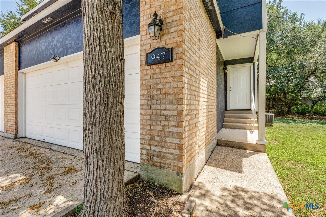 945 Sagewood
