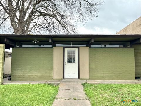 611 N Esplanade Street Cuero TX 77954