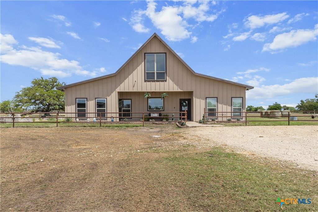 Photo of 1370 E Ward Street, Goliad, TX 77963 (MLS # 610158)