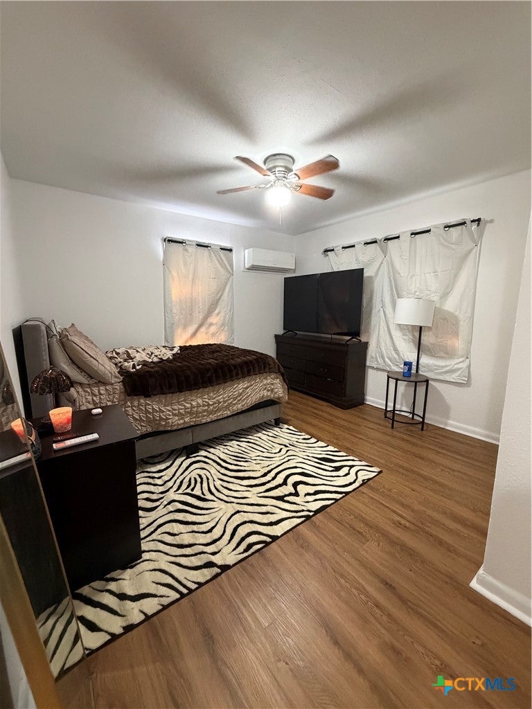 205 E Johnson