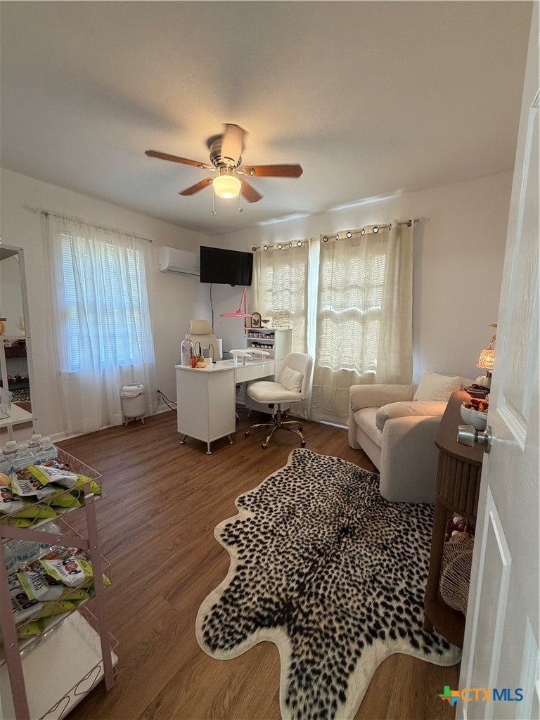 205 E Johnson