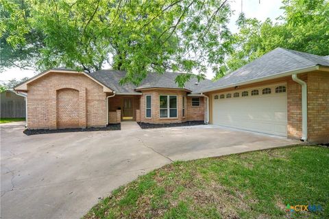 Photo of 6 St Andrews Place, Belton, TX 76513 (MLS # 611163)