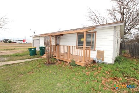 Photo of 1411 W Main Street, Gatesville, TX 76528 (MLS # 604444)