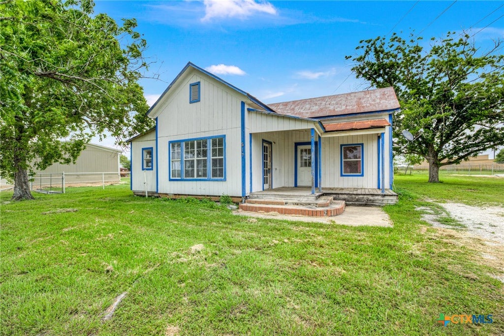Photo of 517 Center St St, Marion, TX 78124 (MLS # 611636)
