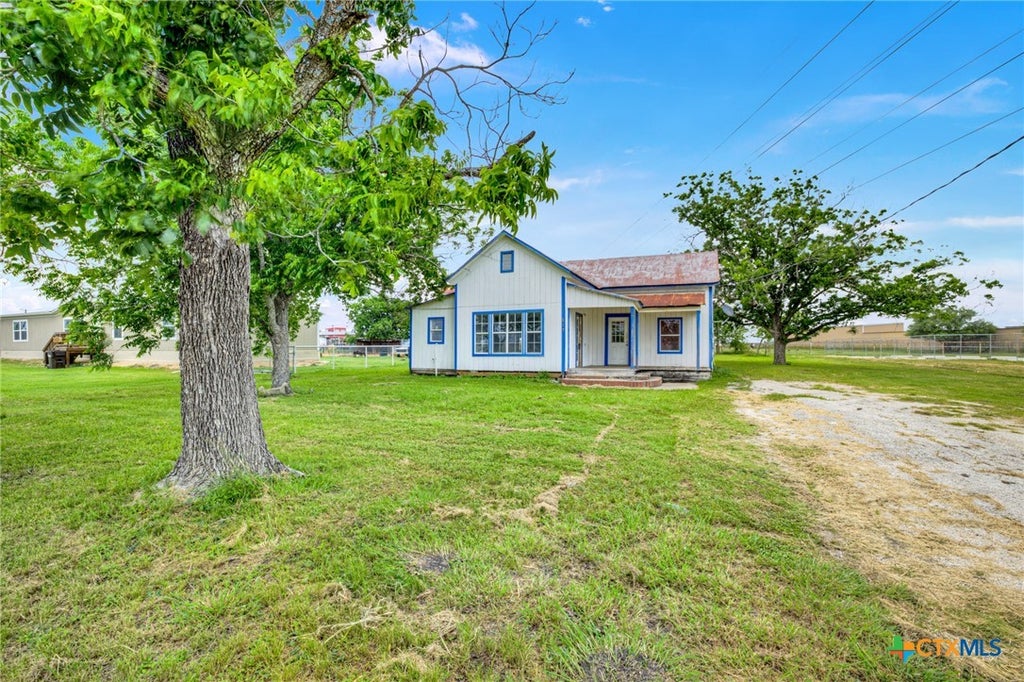 Photo of 517 Center St St, Marion, TX 78124 (MLS # 611636)