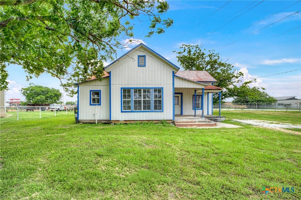 Photo of 517 Center St St, Marion, TX 78124 (MLS # 611636)