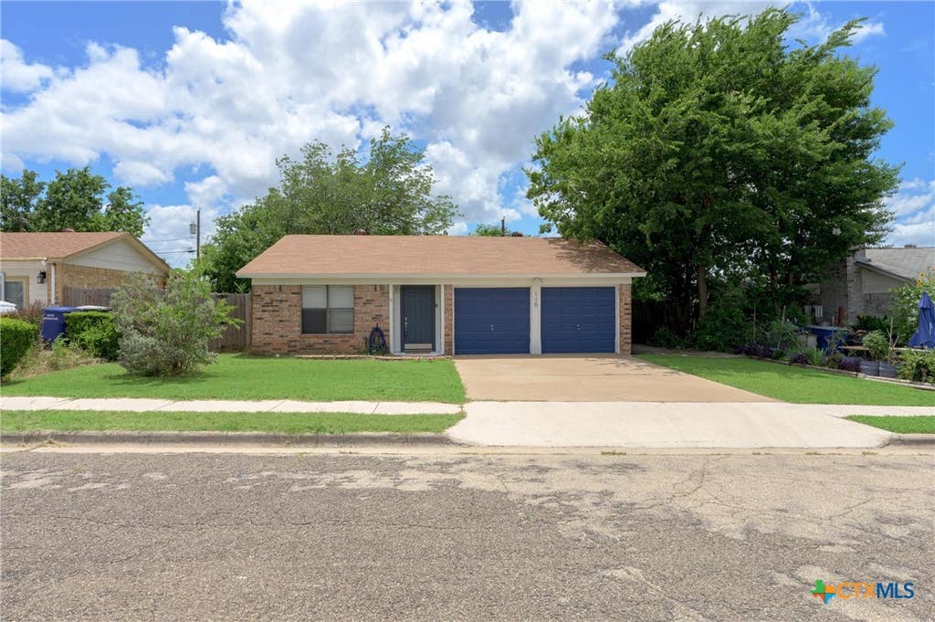 Photo of 115 W Hogan Drive, Copperas Cove, TX 76522 (MLS # 616596)