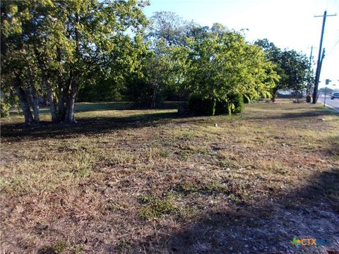 2002 N Louis Street Victoria TX 77901