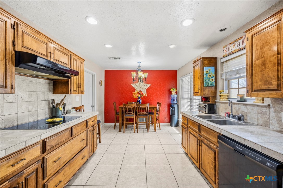 Photo 1 of 34 — 320 Highland Drive, Burnet, TX 78611