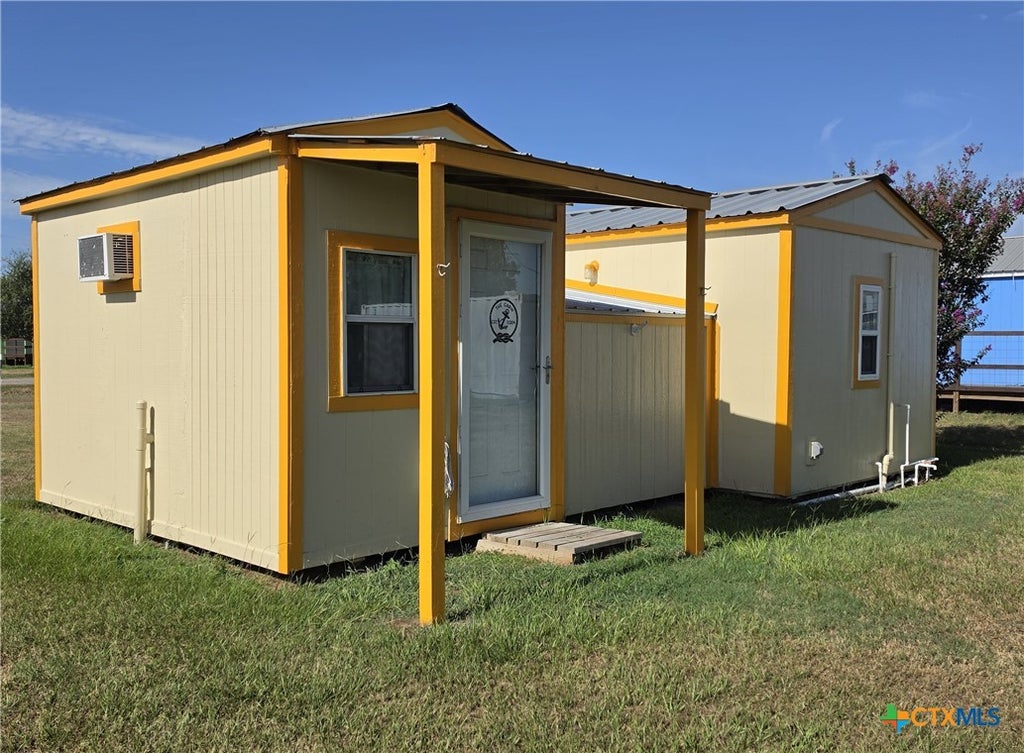 Photo of 1006 W Dallas Avenue, Seadrift, TX 77983 (MLS # 623265)
