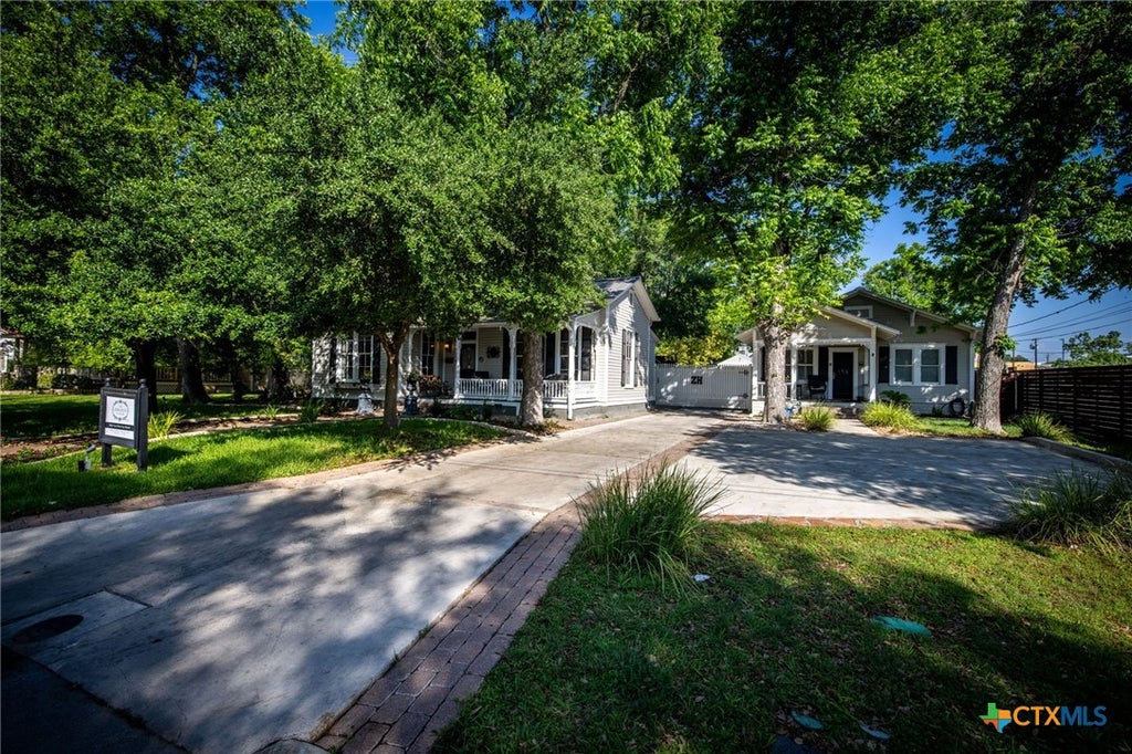Photo of 168 E Zink Street, New Braunfels, TX 78130 (MLS # 618772)