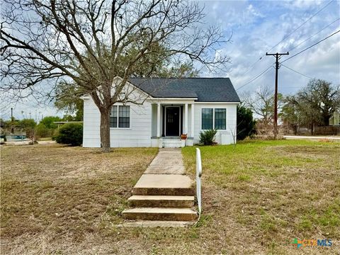 Photo of 150 N Chilton Avenue, Goliad, TX 77963 (MLS # 606698)
