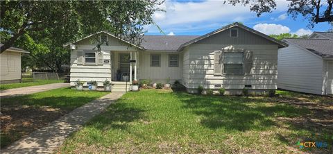 Photo of 2306 Macarthur Street, Victoria, TX 77901 (MLS # 613473)