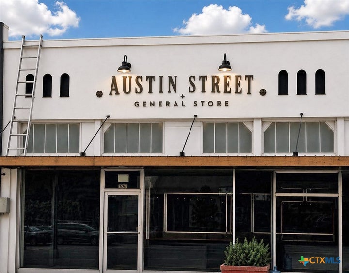 Photo 1 of 21 — 106 N Austin Street, Seguin, TX 78155
