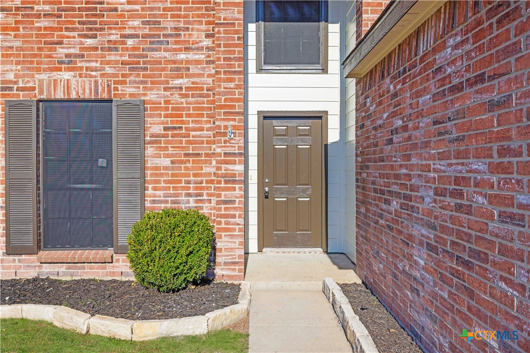 3907 Thunder Creek Drive