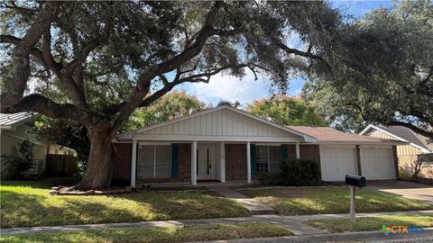 Photo of 203 Longfellow Lane, Victoria, TX 77904 (MLS # 596489)