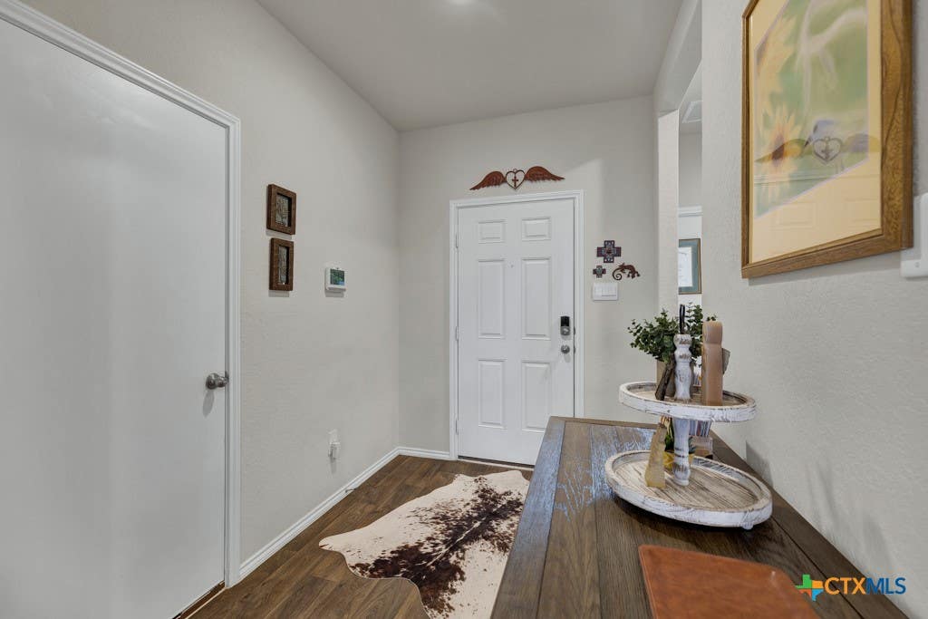 Photo of 437 Signe, Seguin, TX 78155 (MLS # 622952)