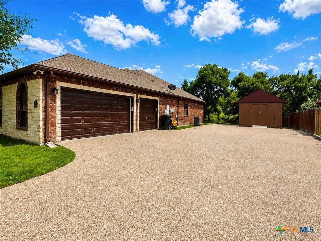 Photo of 5421 Siltstone Loop, Killeen, TX 76542 (MLS # 611049)