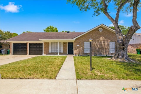 Photo of 405 Hampshire Street, Victoria, TX 77904 (MLS # 618946)