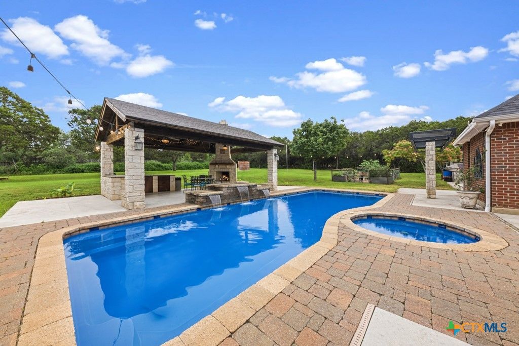 Photo of 71 Horseshoe Trail, New Braunfels, TX 78130 (MLS # 613293)