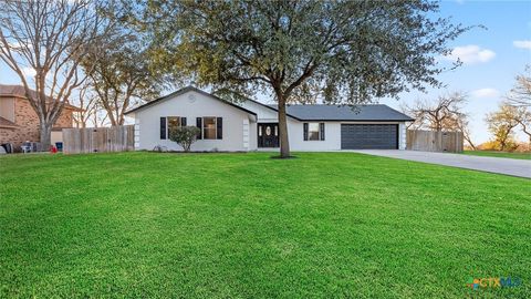 Photo of 300 Ridge Crest Drive, Seguin, TX 78155 (MLS # 604450)