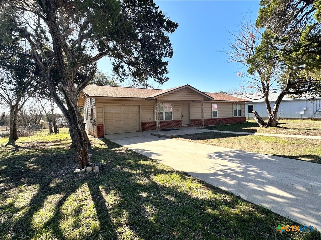 Photo of 1501 Earle Street, San Marcos, TX 78666 (MLS # 607325)