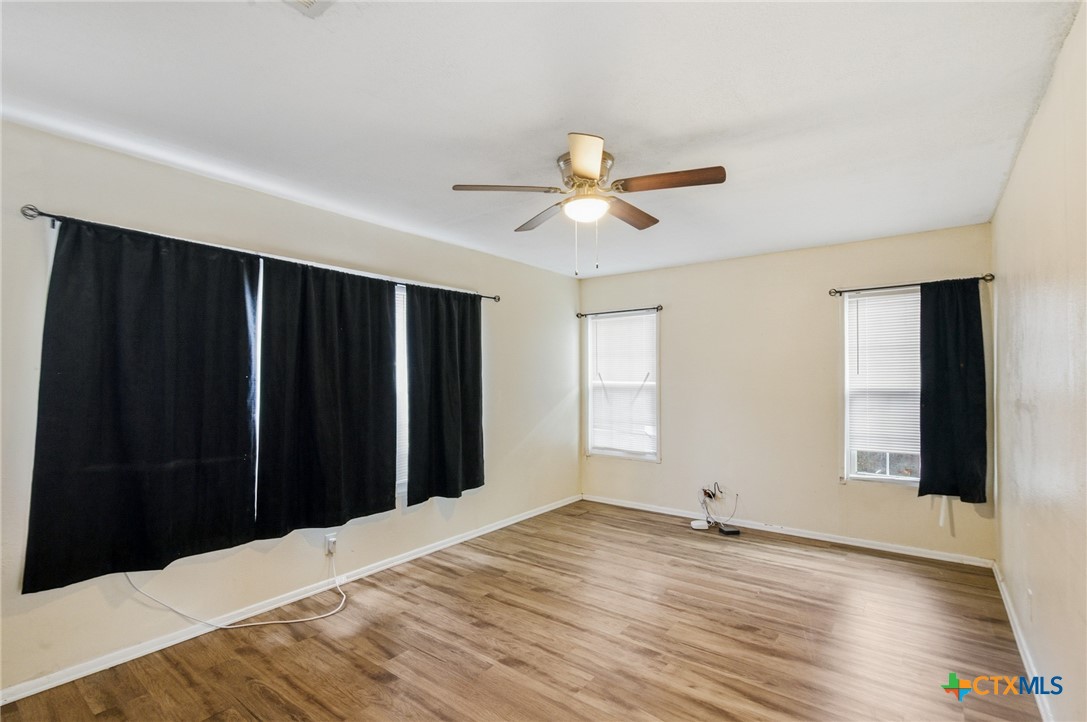 1507 E Mistletoe Avenue