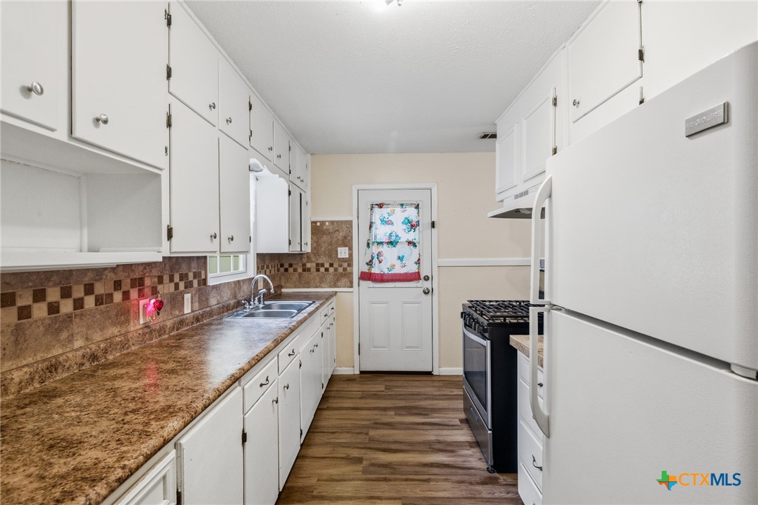 1507 E Mistletoe Avenue