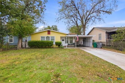 Photo of 1507 E Mistletoe Avenue, Victoria, TX 77901 (MLS # 600462)